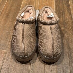 UGG Tasman Graphic Monogram/ size 7